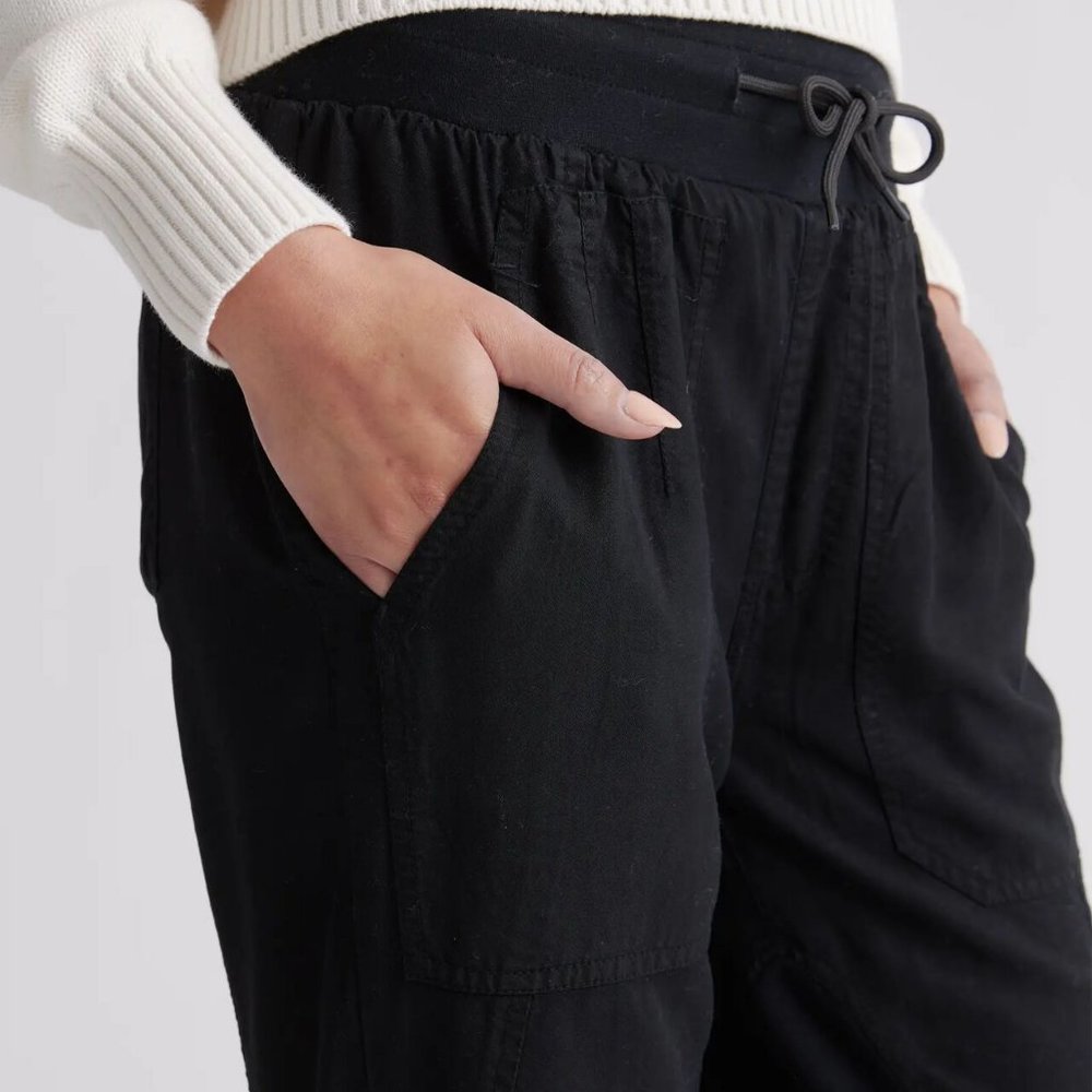 NWT Quince Black cargo joggers